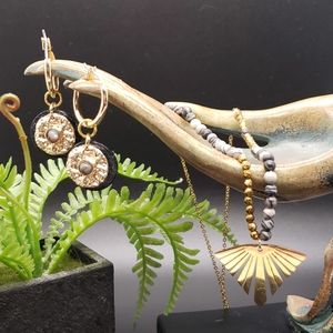 Howlite Fan necklace with earrings